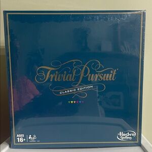 Hasbro Trivial Pursuit Classic Edition in Blue and Gold